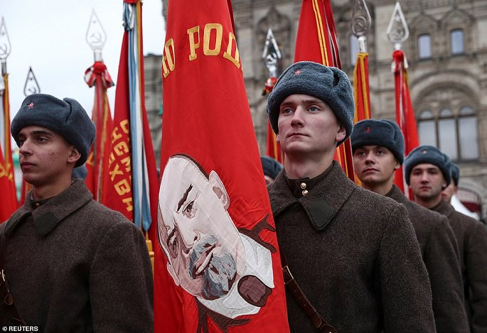 Clip: Tai hien cuoc duyet binh huyen thoai nam 1941 tai Quang truong Do hinh anh 15