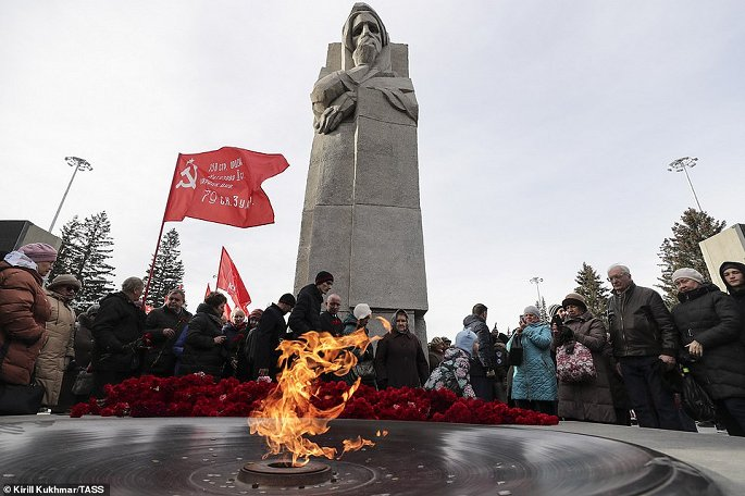 Clip: Tai hien cuoc duyet binh huyen thoai nam 1941 tai Quang truong Do hinh anh 9