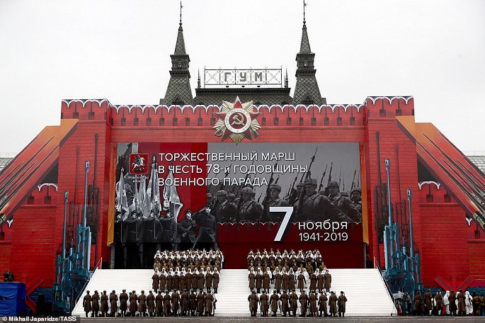 Clip: Tai hien cuoc duyet binh huyen thoai nam 1941 tai Quang truong Do hinh anh 14