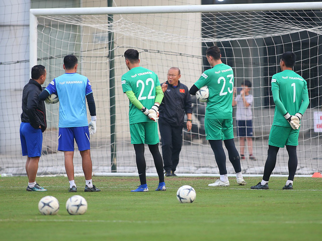 Ảnh: Công Phượng - Văn Hậu tích cực tập luyện ngay sau khi về nước hội quân - Ảnh 12.