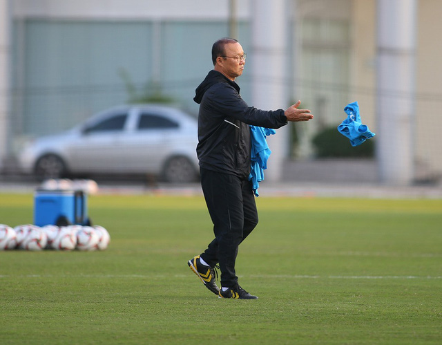 ĐT Việt Nam tăng tốc độ trong các bài tập - Ảnh 10.