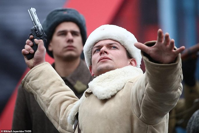 Clip: Tai hien cuoc duyet binh huyen thoai nam 1941 tai Quang truong Do hinh anh 16