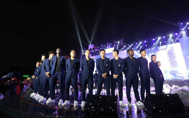 CLB Hà Nội nhận Huân chương lao động Hạng Ba - Ảnh 1. CLB Hà Nội nhận Huân chương lao động Hạng Ba - Ảnh 1.