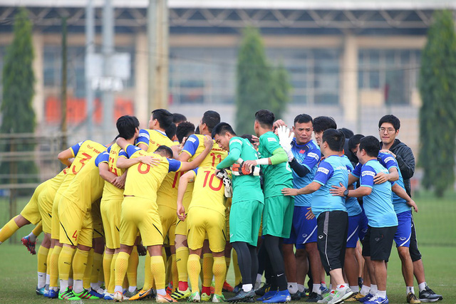 Ảnh: Công Phượng - Văn Hậu tích cực tập luyện ngay sau khi về nước hội quân - Ảnh 2.