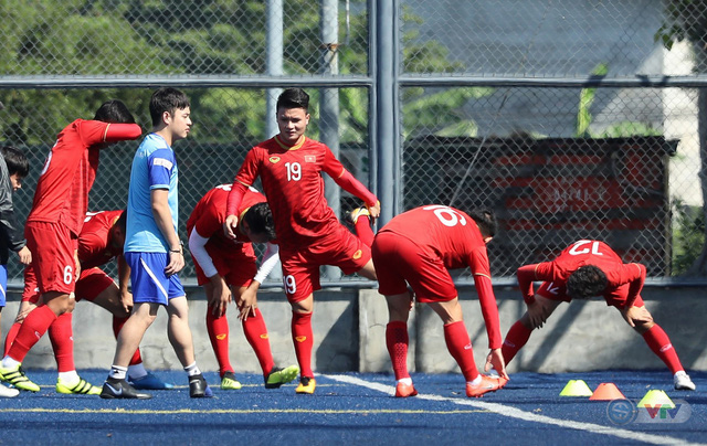 SEA Games 30: U22 Việt Nam tập luyện dưới thời tiết nắng nóng, chuẩn bị cho trận gặp U22 Lào - Ảnh 1. SEA Games 30: U22 Việt Nam tập luyện dưới thời tiết nắng nóng, chuẩn bị cho trận gặp U22 Lào - Ảnh 1.