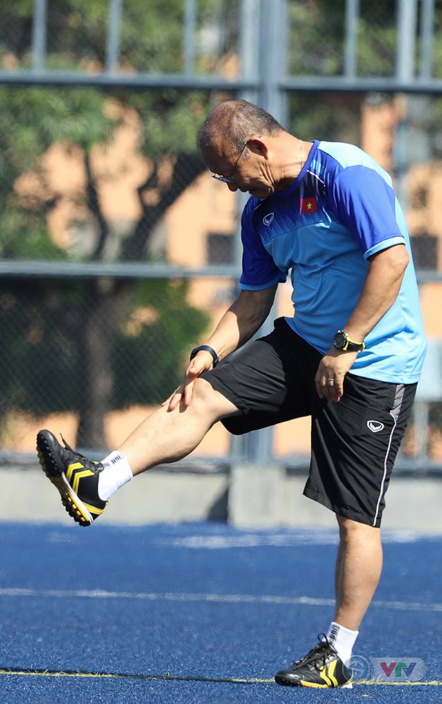 SEA Games 30: U22 Việt Nam tập luyện dưới thời tiết nắng nóng, chuẩn bị cho trận gặp U22 Lào - Ảnh 5. SEA Games 30: U22 Việt Nam tập luyện dưới thời tiết nắng nóng, chuẩn bị cho trận gặp U22 Lào - Ảnh 5.