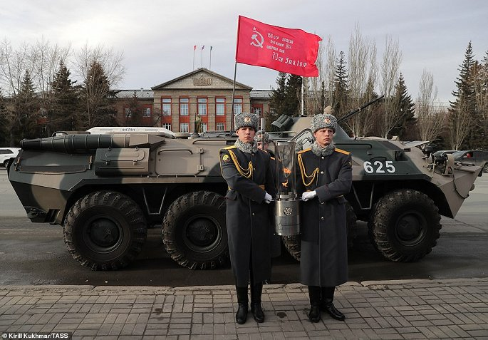 Clip: Tai hien cuoc duyet binh huyen thoai nam 1941 tai Quang truong Do hinh anh 8
