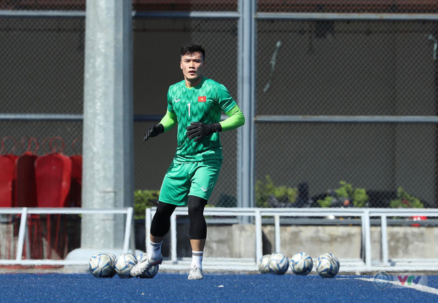 SEA Games 30: U22 Việt Nam tập luyện dưới thời tiết nắng nóng, chuẩn bị cho trận gặp U22 Lào - Ảnh 2. SEA Games 30: U22 Việt Nam tập luyện dưới thời tiết nắng nóng, chuẩn bị cho trận gặp U22 Lào - Ảnh 2.