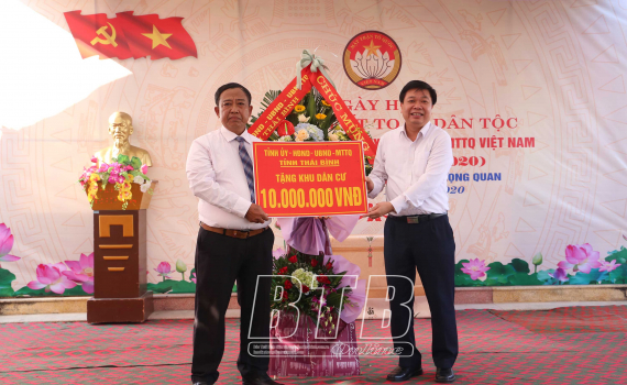 Th&ocirc;n Tr&agrave;ng Sinh tổ chức ng&agrave;y hội đại đo&agrave;n kết to&agrave;n d&acirc;n tộc