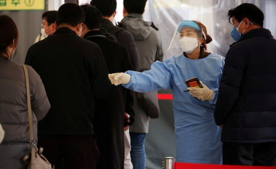 Dịch bệnh tiếp tục l&acirc;y lan tr&ecirc;n to&agrave;n cầu, H&agrave;n Quốc ghi nhận số ca mắc mới cao chưa từng c&oacute;
