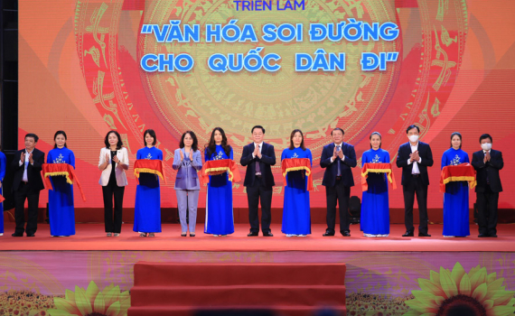 Triển l&atilde;m gần 500 h&igrave;nh ảnh, hiện vật qu&yacute; về văn h&oacute;a Việt Nam