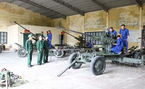 L&iacute;nh kho tận tụy, y&ecirc;u nghề