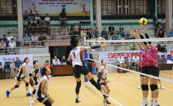 Than Quảng Ninh c&oacute; chiến thắng đầu ti&ecirc;n tại giải b&oacute;ng chuyền nữ B&ocirc;ng l&uacute;a v&agrave;ng