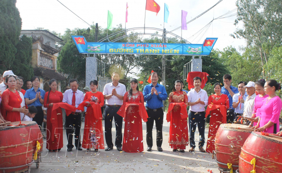Xu&acirc;n H&ograve;a: Kh&aacute;nh c&ocirc;ng tr&igrave;nh thanh ni&ecirc;n tham gia x&acirc;y dựng n&ocirc;ng th&ocirc;n mới n&acirc;ng cao