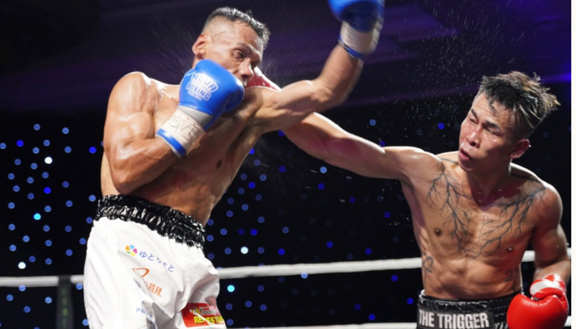 Trần Văn Thảo đ&aacute;nh bại v&otilde; sĩ Mexico