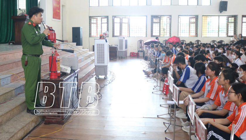 Tuy&ecirc;n truyền kỹ năng ph&ograve;ng ch&aacute;y chữa, ch&aacute;y v&agrave; cứu nạn, cứu hộ cho học sinh, sinh vi&ecirc;n