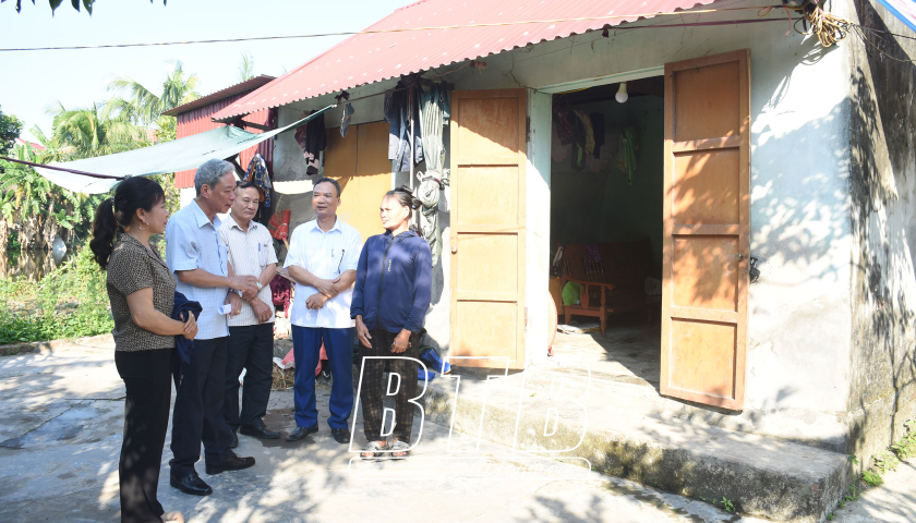 Kiểm tra kết quả r&agrave; so&aacute;t hộ ngh&egrave;o, hộ cận ngh&egrave;o tại huyện Hưng H&agrave; v&agrave; Đ&ocirc;ng Hưng