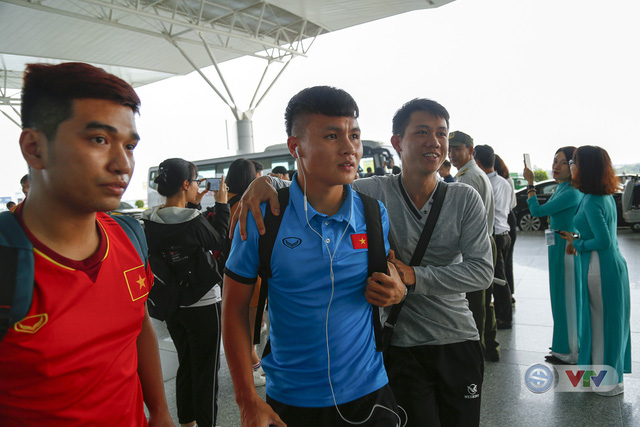 ẢNH: ĐT Việt Nam gấp rút lên đường sang Malaysia - Ảnh 7.