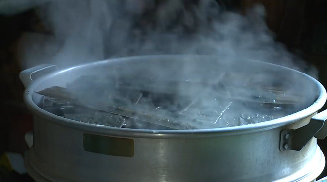 Món bánh dân dã miền Tây khiến nhiều người 