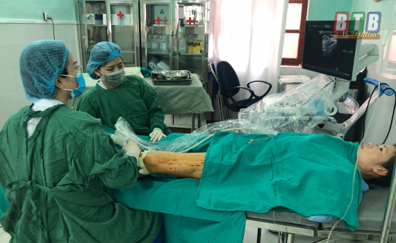 Bệnh viện Đa khoa tỉnh Th&aacute;i B&igrave;nh điều trị cho 26 ca suy tĩnh mạch bằng năng lượng s&oacute;ng tần số Radio