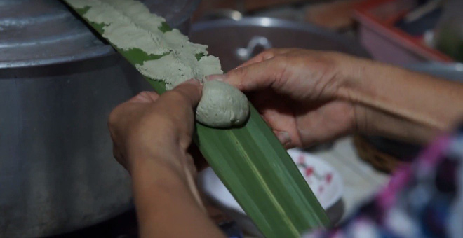 Món bánh dân dã miền Tây khiến nhiều người 