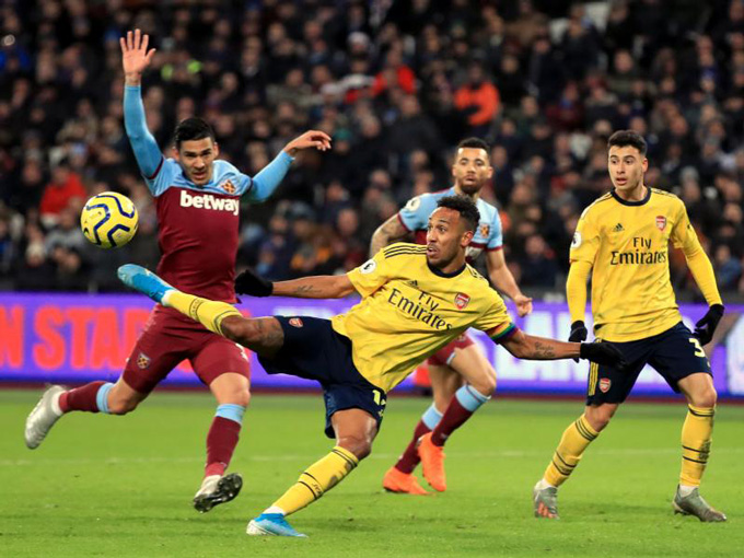 Aubameyang ấn định chiến thắng 3-1 ở phút 69