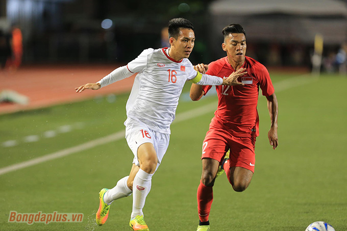 Sự có mặt của Hùng Dũng giúp tuyến giữa lấy lại sự cân bằng. Ảnh: Đức Cường