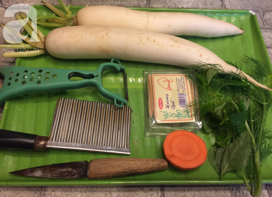 Biến củ cải trắng thành cúc họa mi đẹp tinh khiết với cách tỉa thật dễ dàng - Ảnh 2.