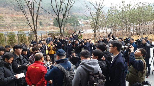 ẢNH: Thời tiết bất lợi, U23 Việt Nam tập luyện trong nhà thi đấu Tongyeong - Ảnh 2. ẢNH: Thời tiết bất lợi, U23 Việt Nam tập luyện trong nhà thi đấu Tongyeong - Ảnh 2.