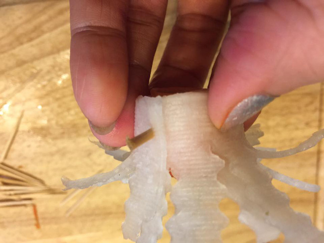 Biến củ cải trắng thành cúc họa mi đẹp tinh khiết với cách tỉa thật dễ dàng - Ảnh 7.