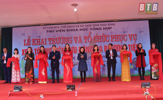 Khai trương xe ô tô thư viện lưu động đa phương tiện