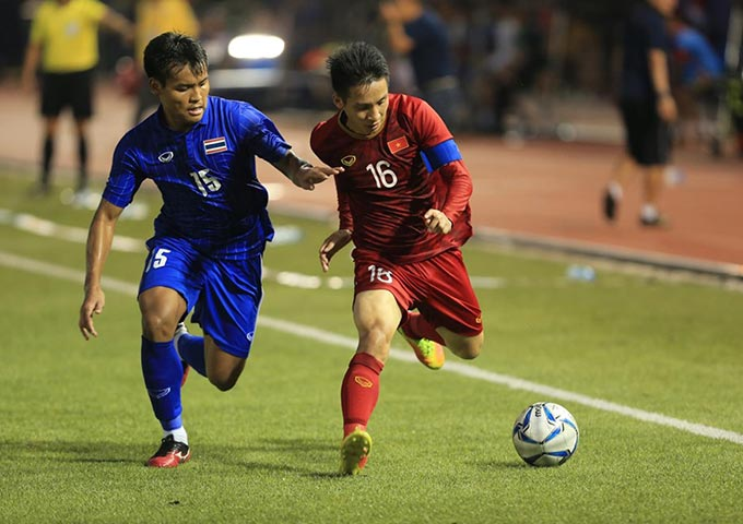 U22 Việt Nam không chùn bước dù bị dẫn trước 2 bàn. Ảnh: Đức Cường