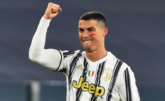 Cristiano Ronaldo giành giải Bàn chân vàng 2020