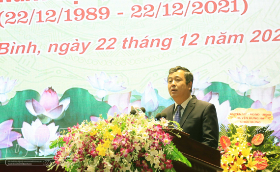  C&aacute;c đồng ch&iacute; l&atilde;nh đạo tỉnh ch&uacute;c mừng ng&agrave;y truyền thống Qu&acirc;n đội nh&acirc;n d&acirc;n Việt Nam