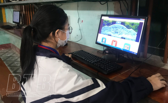 C&aacute;n bộ, gi&aacute;o vi&ecirc;n, học sinh h&agrave;o hứng tham gia cuộc thi trắc nghiệm tr&ecirc;n internet t&igrave;m hiểu &ldquo;B&aacute;c Hồ với Th&aacute;i B&igrave;nh - Th&aacute;i B&igrave;nh l&agrave;m theo lời B&aacute;c&rdquo;