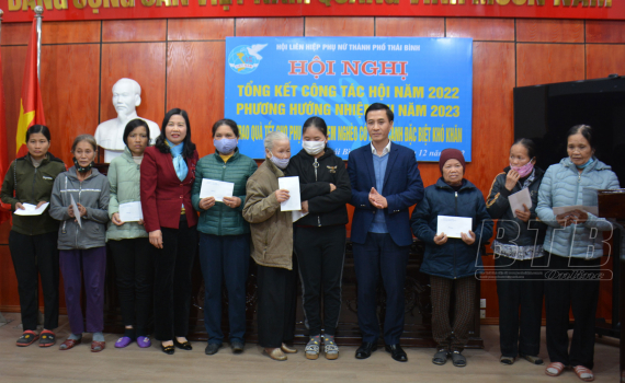  Hội Li&ecirc;n hiệp Phụ nữ th&agrave;nh phố Th&aacute;i B&igrave;nh: Đỡ đầu 111 trẻ mồ c&ocirc;i