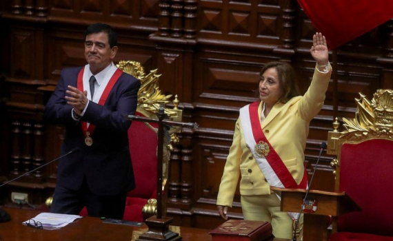 Peru c&oacute; nữ tổng thống đầu ti&ecirc;n sau khi &ocirc;ng Castillo bị phế truất