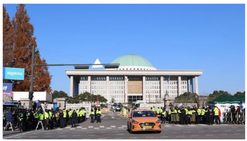 T&igrave;nh h&igrave;nh H&agrave;n Quốc trở lại b&igrave;nh thường sau khi thiết qu&acirc;n luật được dỡ bỏ