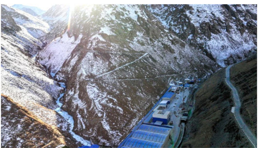 Trung Quốc th&ocirc;ng xe đường hầm cao tốc d&agrave;i nhất thế giới