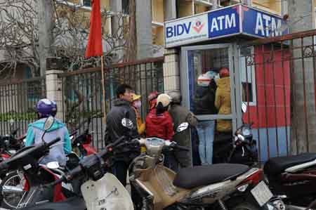 Để kh&ocirc;ng c&ograve;n t&igrave;nh trạng nghẽn ATM v&agrave;o những ng&agrave;y gi&aacute;p Tết Nguy&ecirc;n đ&aacute;n