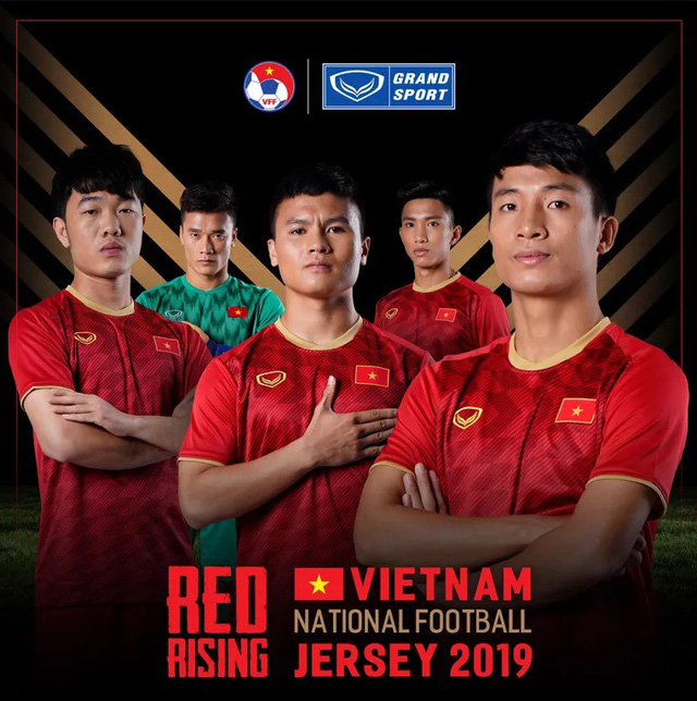 Ngắm áo đấu mới của ĐT Việt Nam tại Asian Cup 2019 - Ảnh 2. Ngắm áo đấu mới của ĐT Việt Nam tại Asian Cup 2019 - Ảnh 2.
