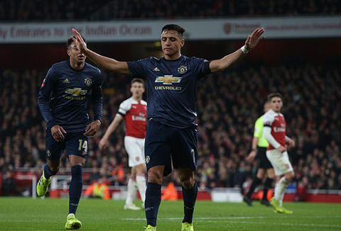 Sanchez không ăn mừng bàn thắng vào lưới đội bóng cũ