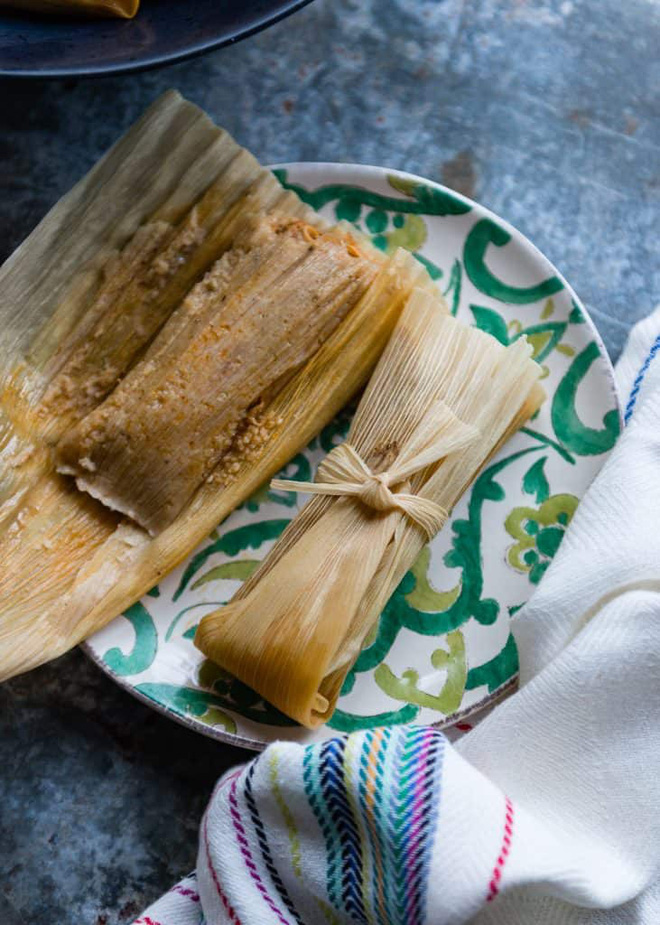 Tamales: món ngon ngày Tết của người Mexico, độc đáo từ nguyên liệu gói bên ngoài đến phần nhân bên trong - Ảnh 2.