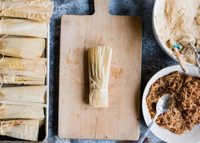 Tamales: món ngon ngày Tết của người Mexico, độc đáo từ nguyên liệu gói bên ngoài đến phần nhân bên trong - Ảnh 6.
