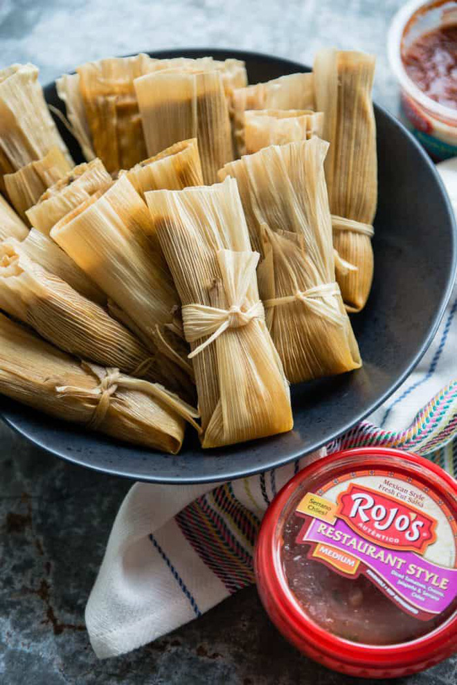 Tamales: món ngon ngày Tết của người Mexico, độc đáo từ nguyên liệu gói bên ngoài đến phần nhân bên trong - Ảnh 2.