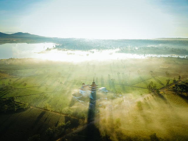 “Lung linh” ngôi chùa cổ nhìn từ trên cao - Ảnh 4.
