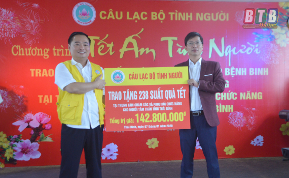 Trao 238 suất quà tết cho bệnh nhân tâm thần