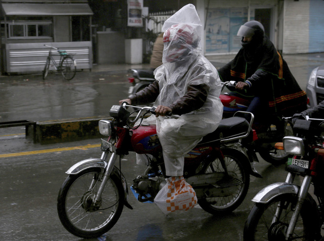 Mưa tuyết hoành hành ở Pakistan, ít nhất 26 người thiệt mạng - Ảnh 1.