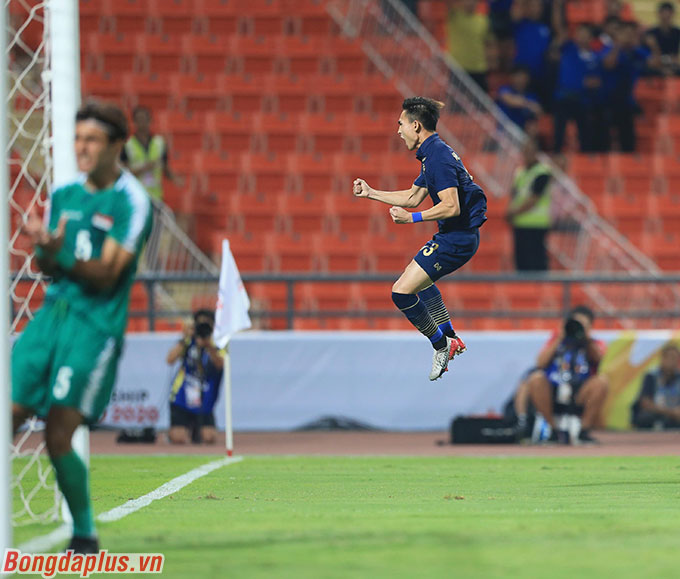 Jaroensak mở tỷ số cho U23 Thái Lan - Ảnh: Minh Tuấn 