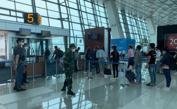 Đi m&aacute;y bay dịp Tết Nguy&ecirc;n đ&aacute;n 2021, h&agrave;nh kh&aacute;ch cần lưu &yacute; 5 điều sau